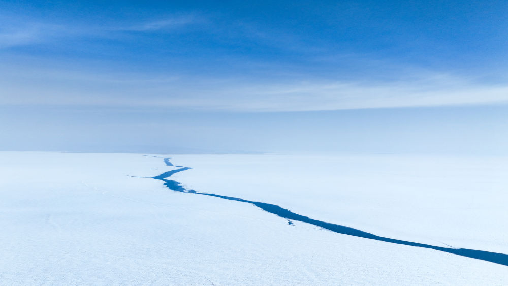 青海湖出現(xiàn)解凍跡象