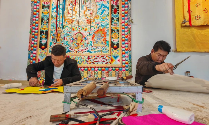 熱貢藝術(shù)在隆務(wù)河谷傳承不息