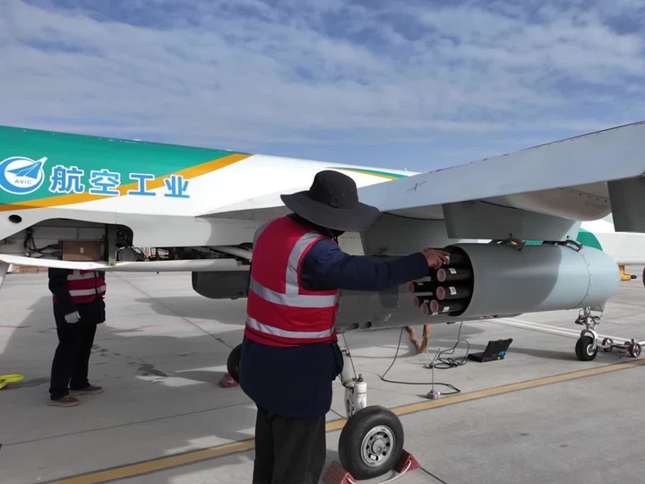 大型無(wú)人機(jī)人工增雨（雪）作業(yè) 助力三江源生態(tài)補(bǔ)水 ?