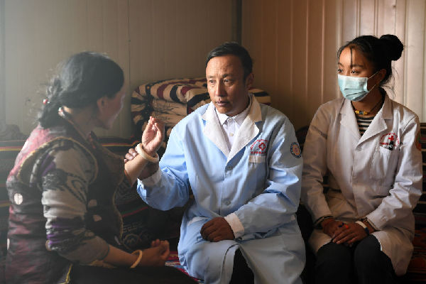 新華全媒+丨&ldquo;80后&rdquo;藏醫(yī)扎根海拔4700米偏遠鄉(xiāng)鎮(zhèn)從醫(yī)20載